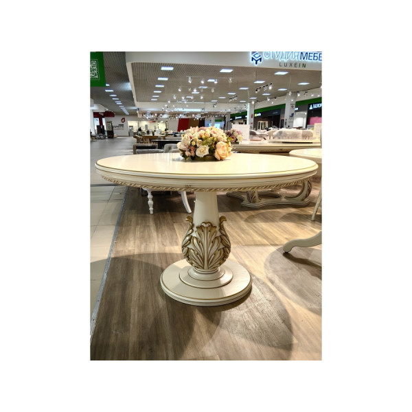 Большой круглый стол на одной ножке