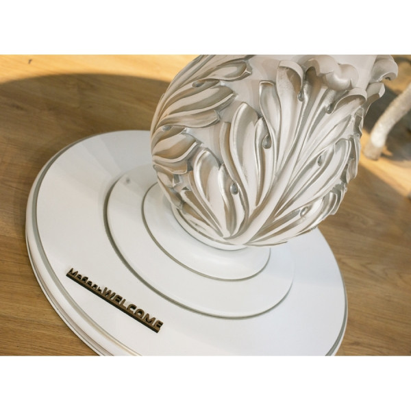 Большой круглый стол на одной ножке