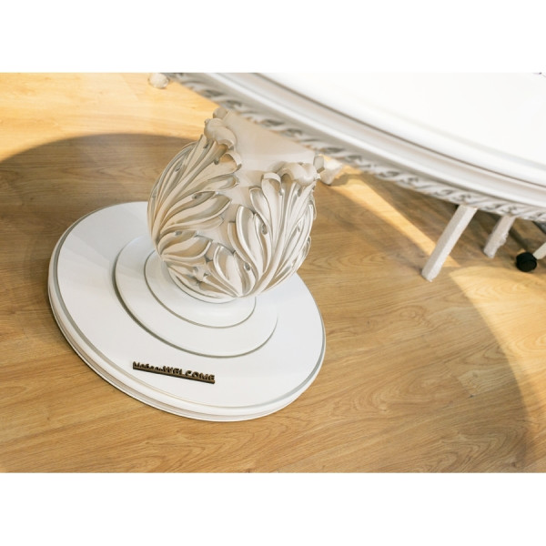 Большой круглый стол на одной ножке