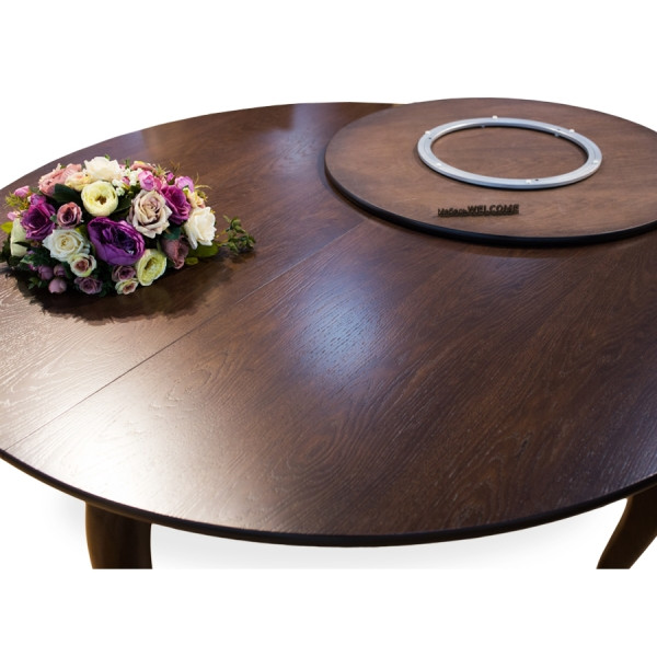 Большой круглый стол с менажницей