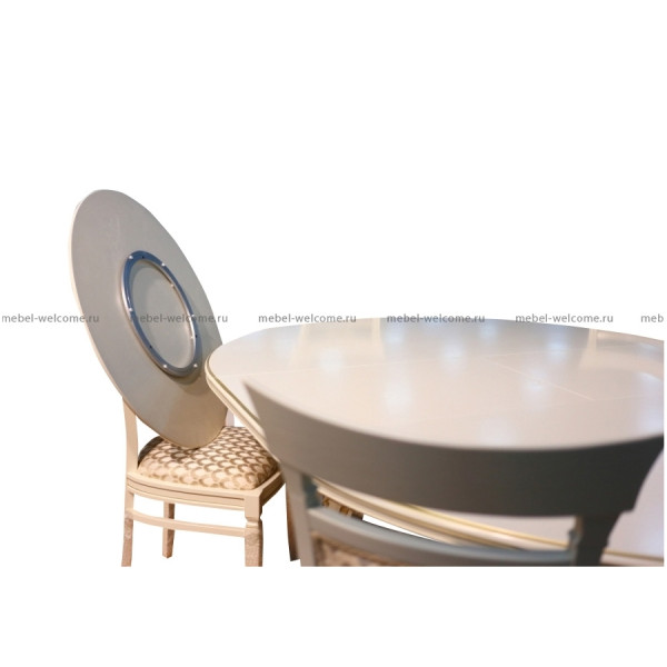 Большой круглый стол с менажницей