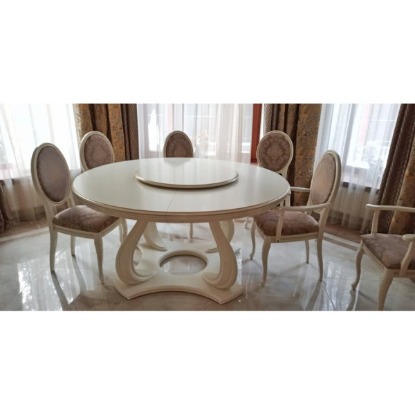 Большой круглый стол с менажницей