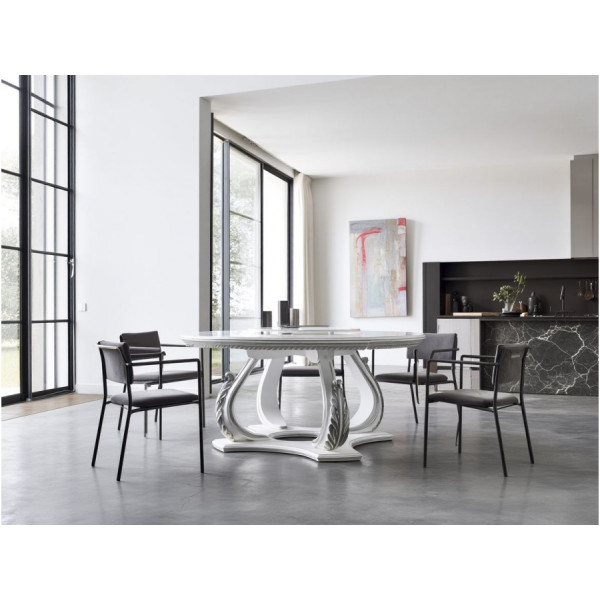 Большой круглый стол с менажницей