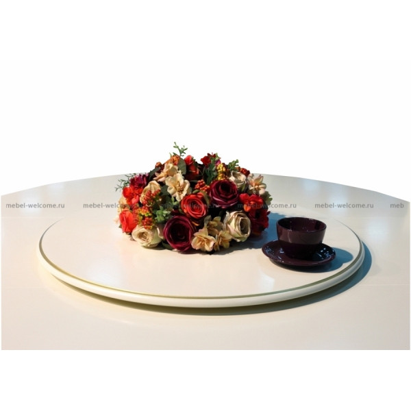 Большой круглый стол с менажницей